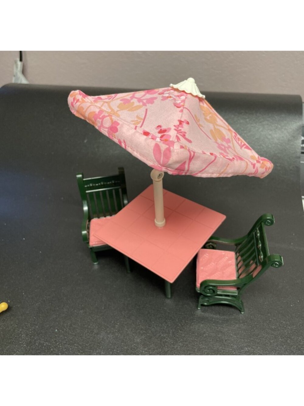 Fisher Price Loving Family Dollhouse UMBRELLA TABLE Chairs Patio Set Pink Green